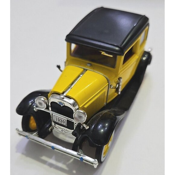 1930 Ford Crown Victoria 1:32 Diecast Car  ARKO Black & Yellow - Picture 1 of 14